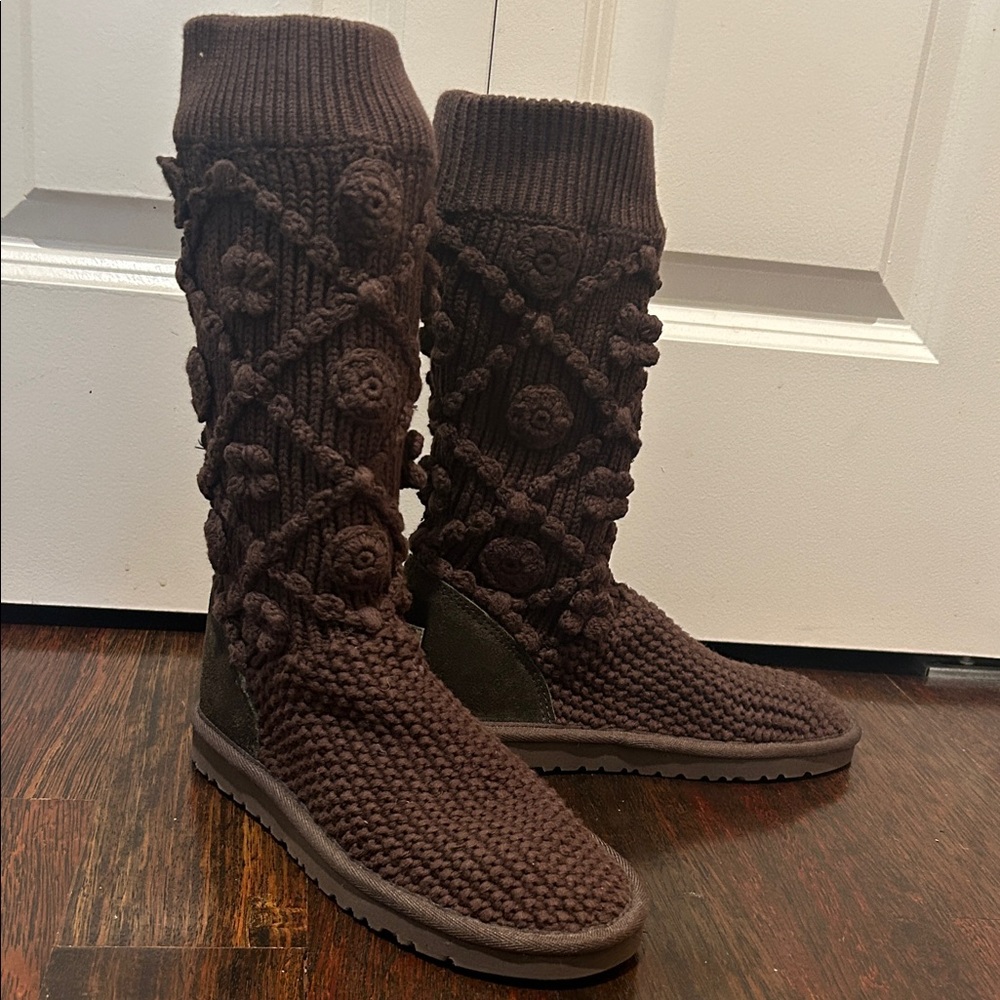 NWOT UGG knit boots. Chocolate fabric boots. Size 6.